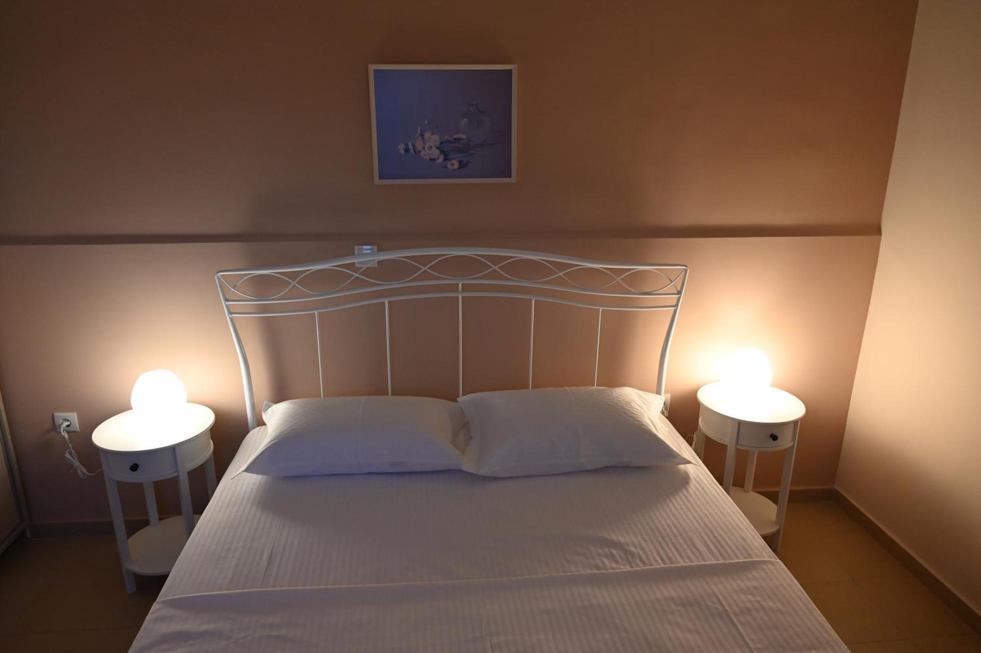 Evita'S Guesthouse Agia Marina Mikrolimanou Luaran gambar