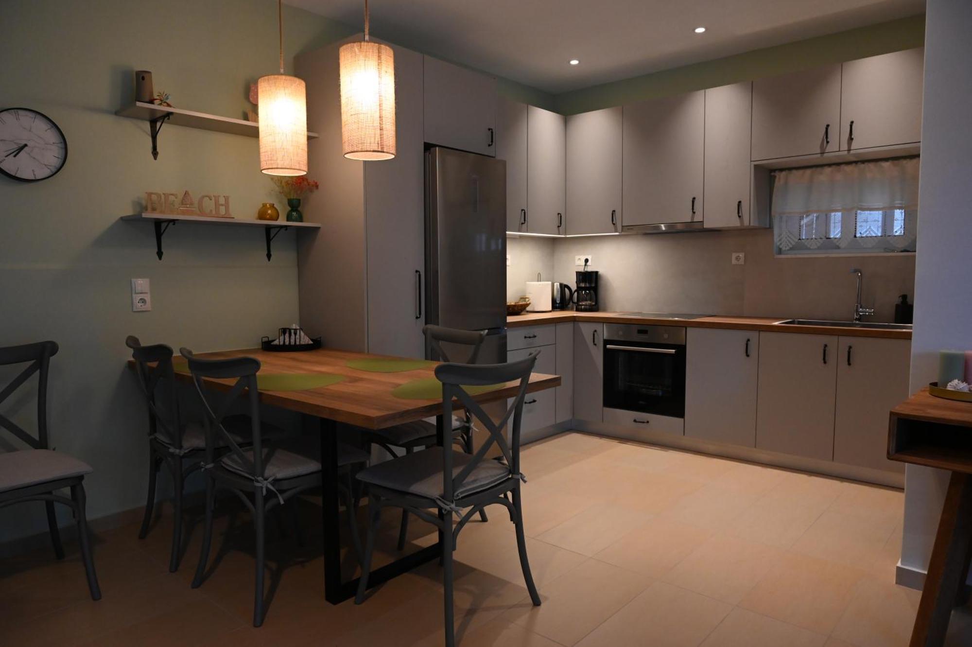 Evita'S Guesthouse Agia Marina Mikrolimanou Luaran gambar