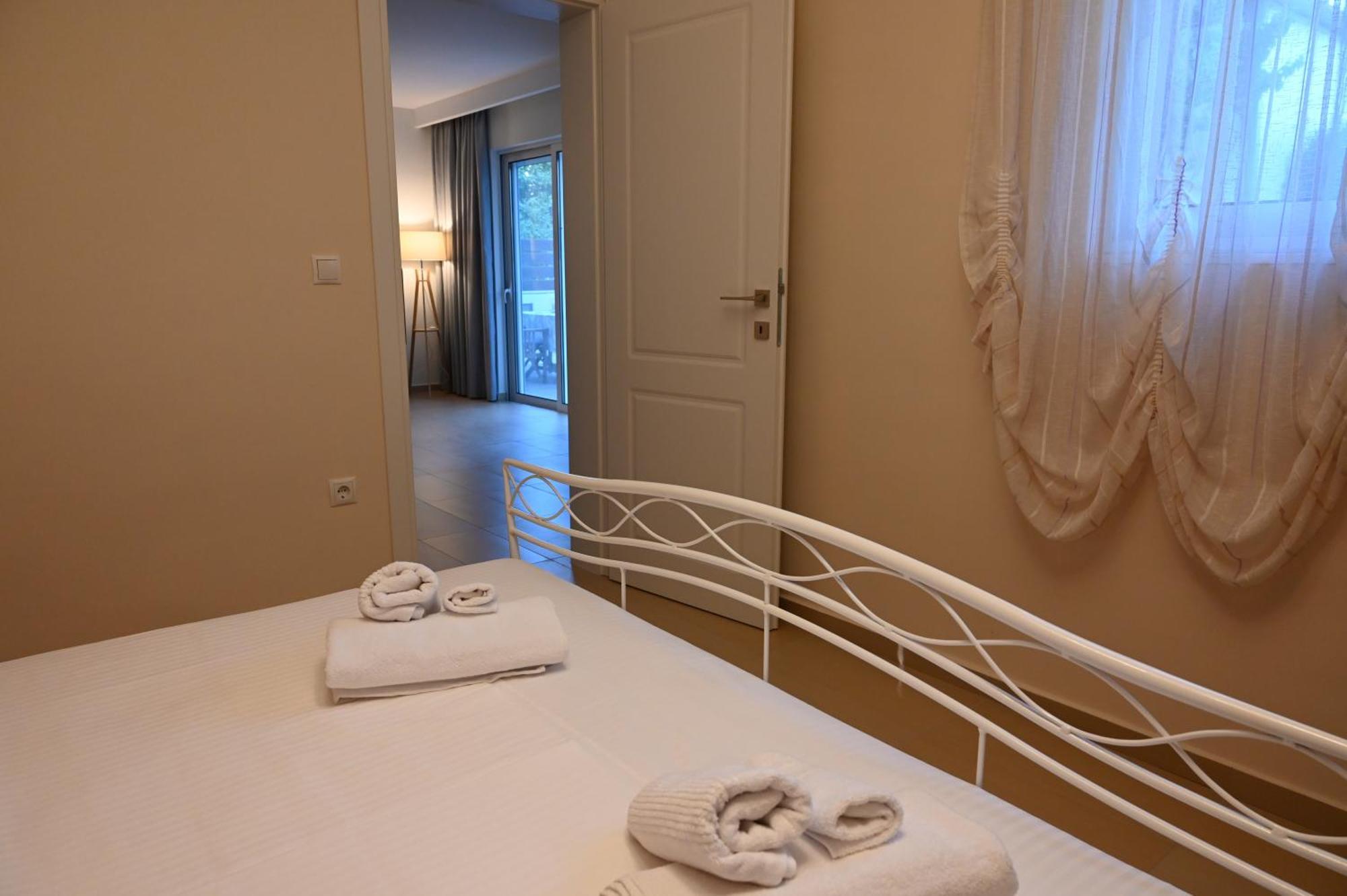 Evita'S Guesthouse Agia Marina Mikrolimanou Luaran gambar